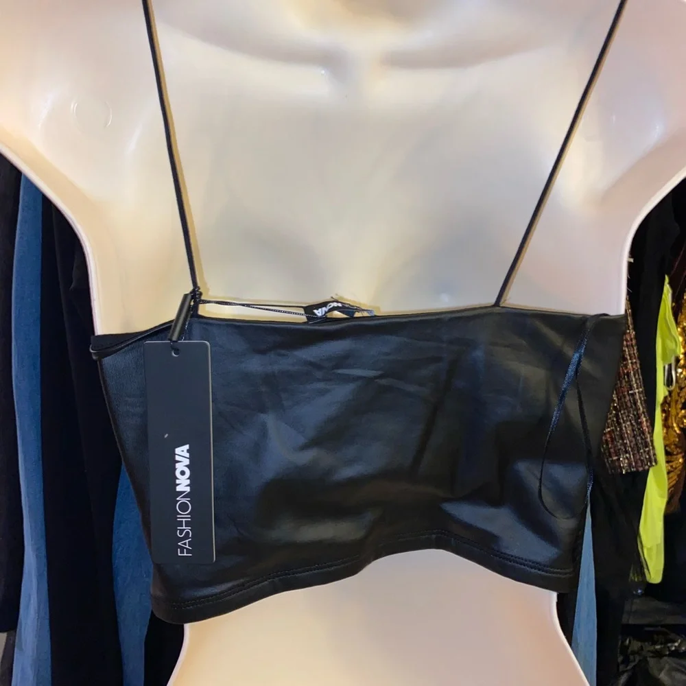 Woman’s top - Picture 2 of 3